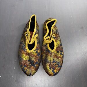 Vintage Evelyn Paul Paris brocade slippers with floral and paisley pattern